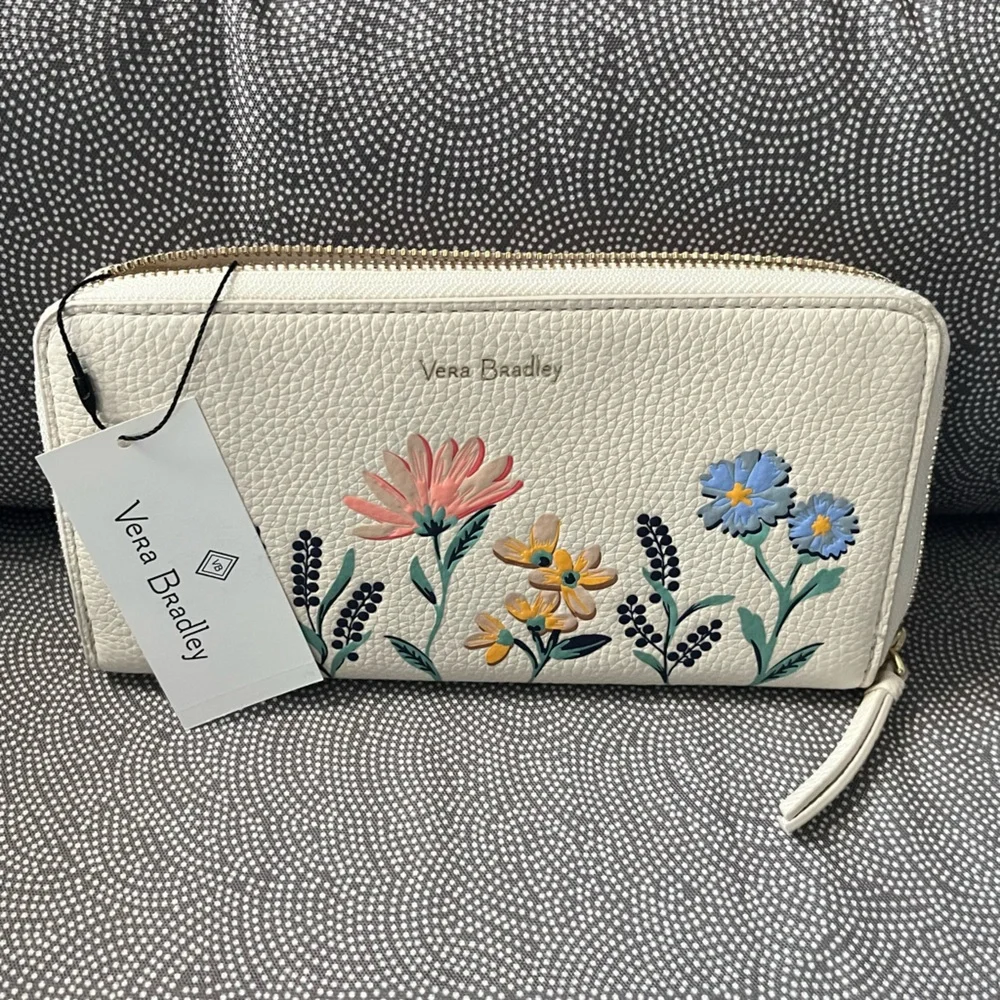 Vera Bradley White Wallet with Floral Design Paradise Garden *Make an Offer* - Picture 7 of 9